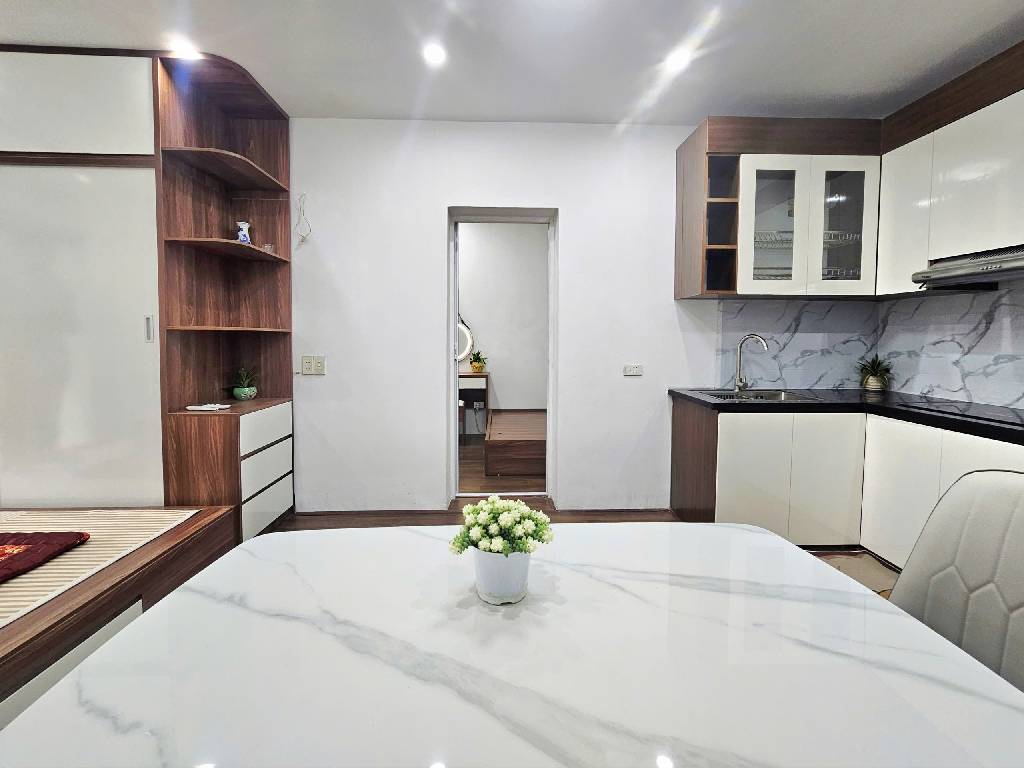 Bán nhà 8/3 - diện tích 21m2 3 tầng - Ô tô đỗ chân cầu thang - giá 3,05 tỷ