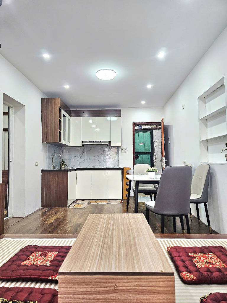 Bán nhà 8/3 - diện tích 21m2 3 tầng - Ô tô đỗ chân cầu thang - giá 3,05 tỷ