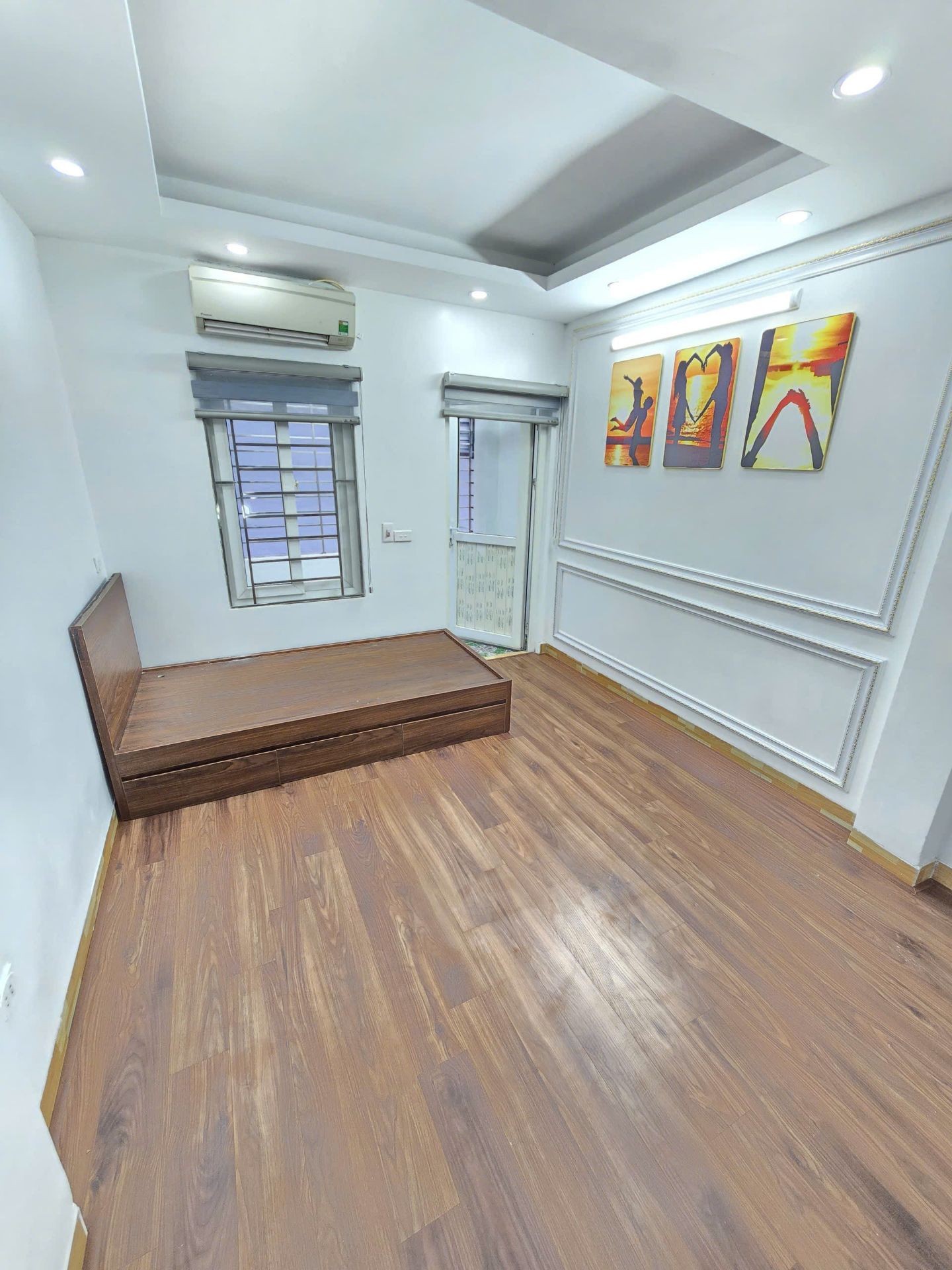 Bán nhà Thanh Lân - diện tích 30m2 5 tầng - Sát mặt phố - giá 6,4 tỷ