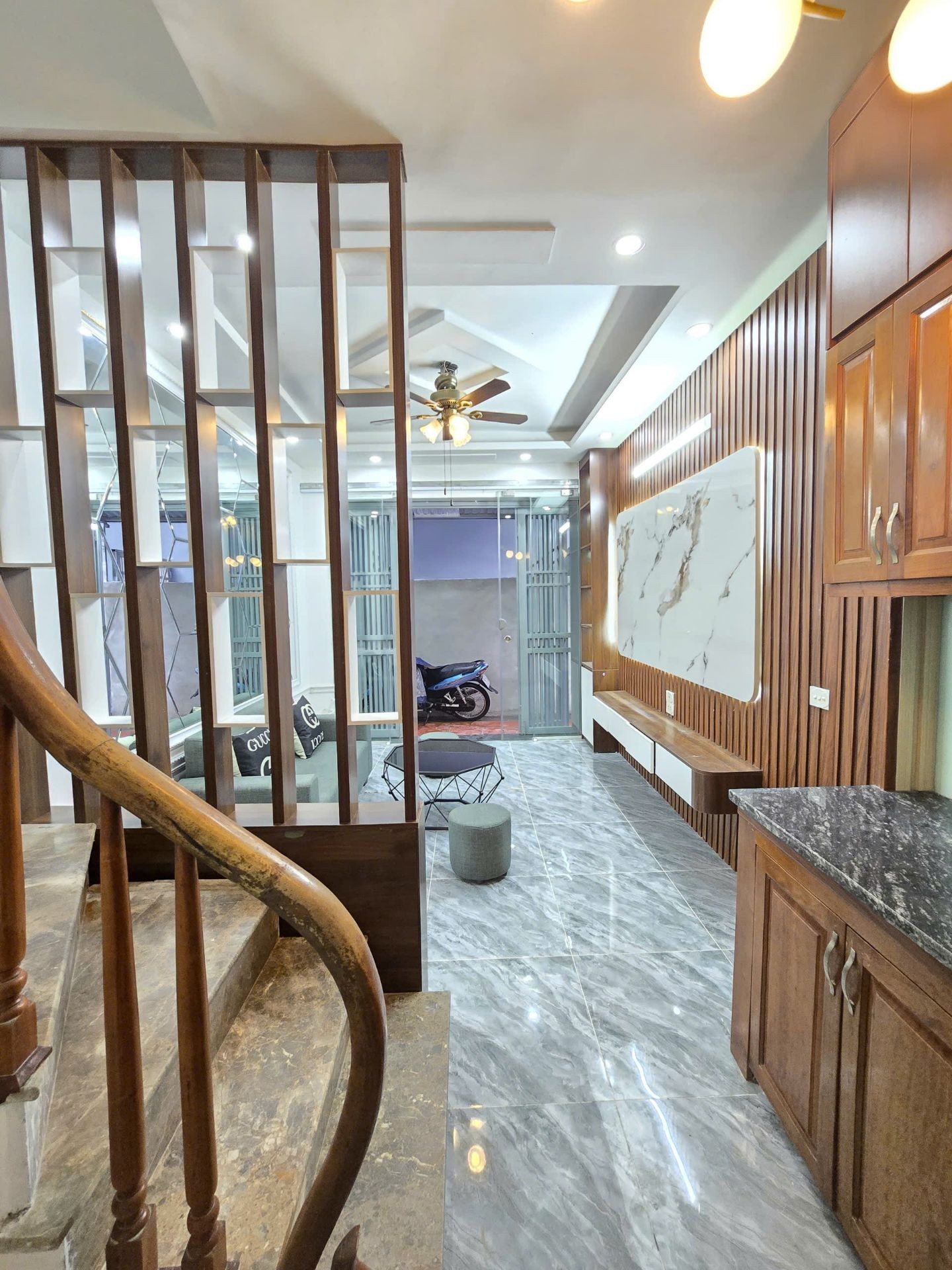 Bán nhà Thanh Lân - diện tích 30m2 5 tầng - Sát mặt phố - giá 6,4 tỷ