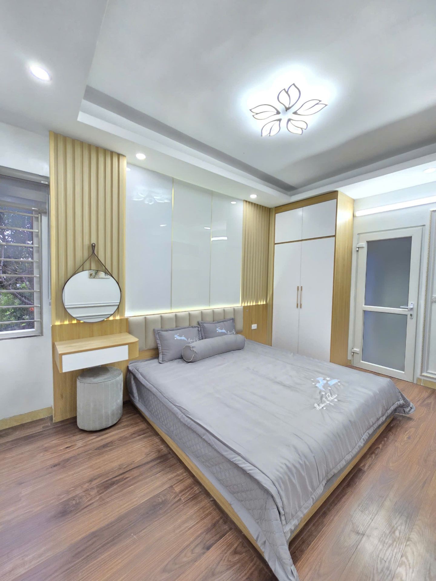 Bán nhà Thanh Lân - diện tích 30m2 5 tầng - Sát mặt phố - giá 6,4 tỷ