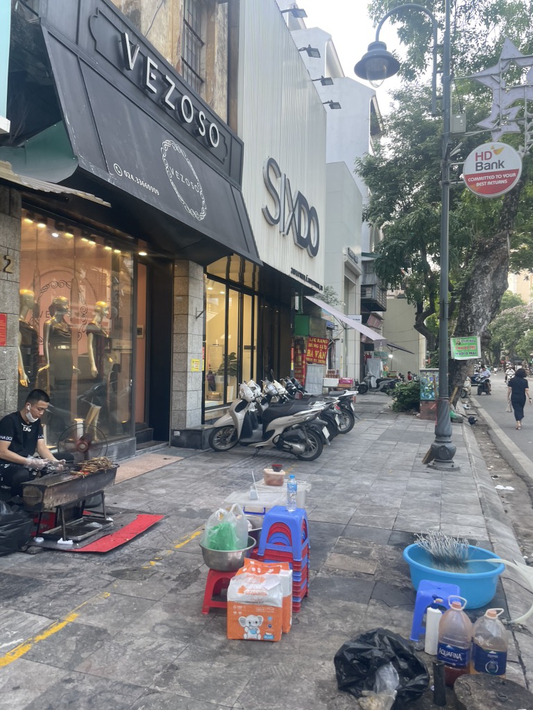 Bán nhà Bà Triệu - diện tích 200m2 3 tầng - Mặt phố kinh doanh đỉnh - giá 135 tỷ