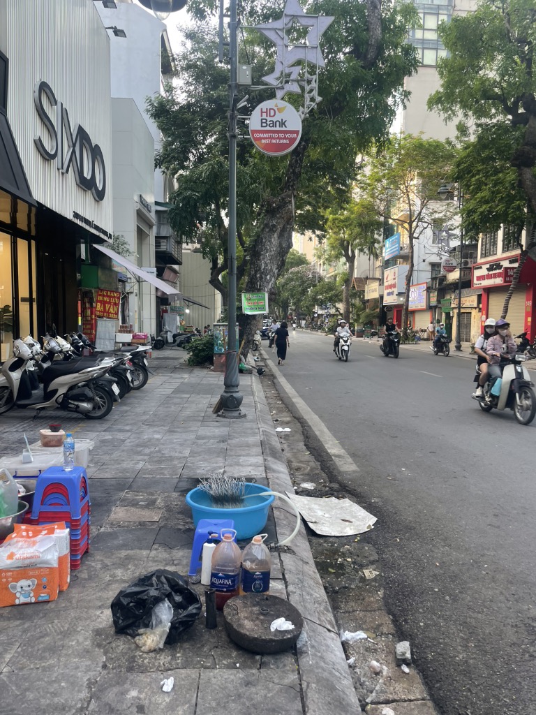 Bán nhà Bà Triệu - diện tích 200m2 3 tầng - Mặt phố kinh doanh đỉnh - giá 135 tỷ