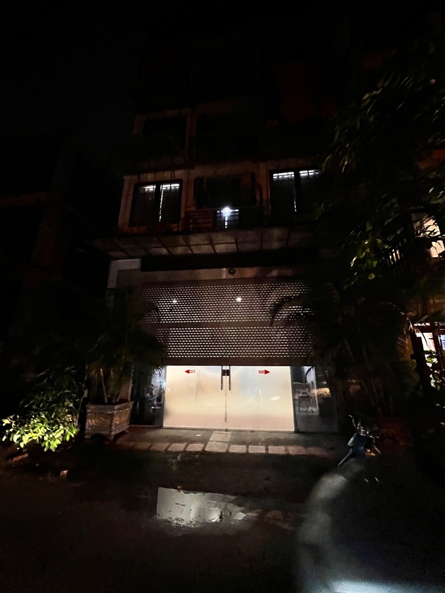 Bán nhà Lĩnh Nam - diện tích 53m2 6 tầng - Mặt ngõ to hơn phố - giá 30 tỷ