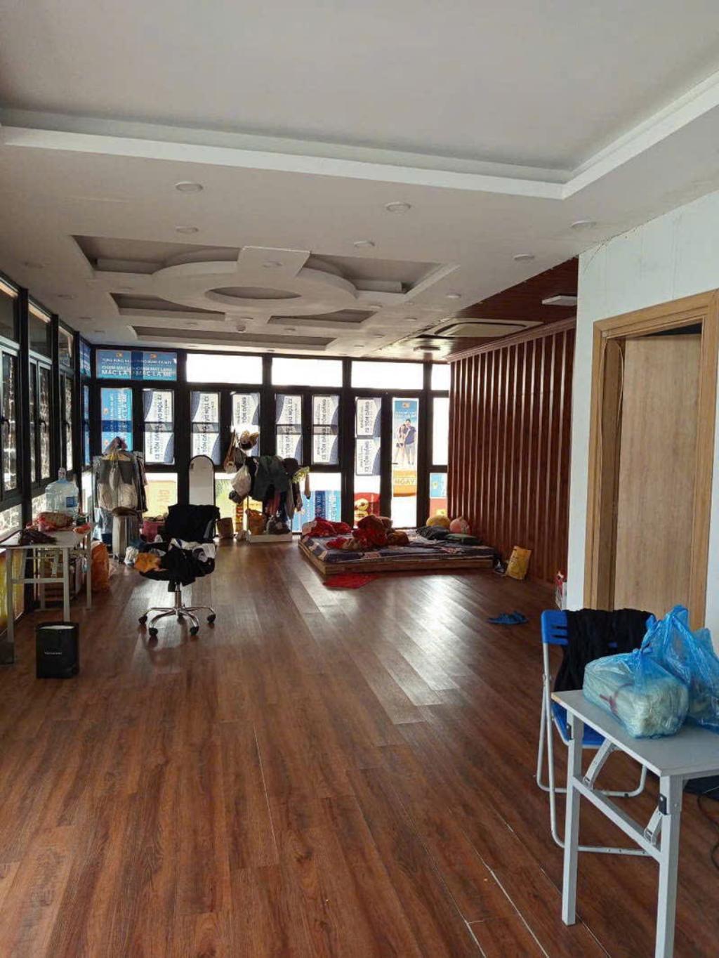 Bán nhà Kim Đồng - diện tích 109m2 9 tầng - Lô góc 2 mặt đường lớn - giá 85 tỷ