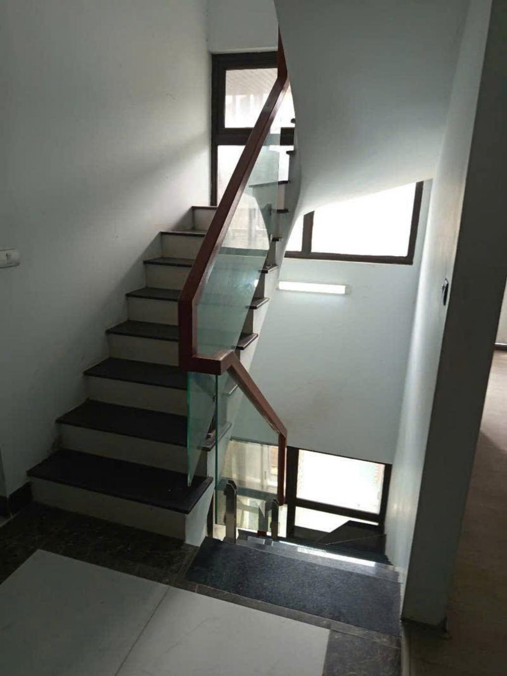 Bán nhà Kim Đồng - diện tích 109m2 9 tầng - Lô góc 2 mặt đường lớn - giá 85 tỷ