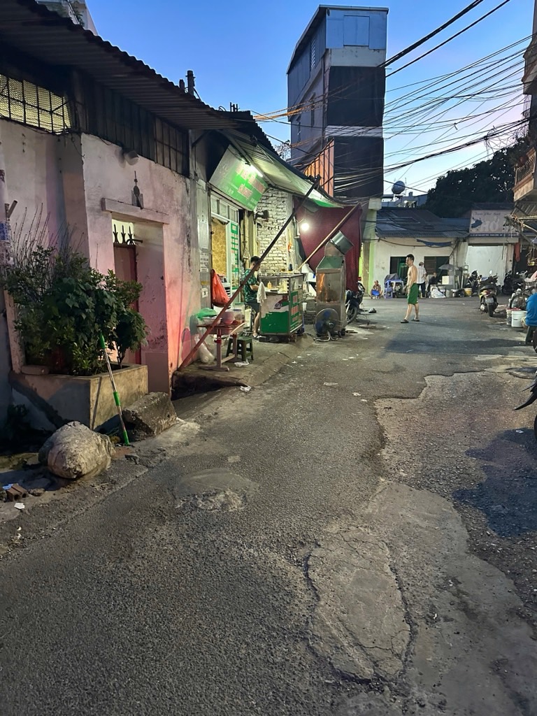 Bán nhà Lãng Yên - diện tích 98m2 1 tầng - Mặt tiền quyền lực - giá 39 tỷ