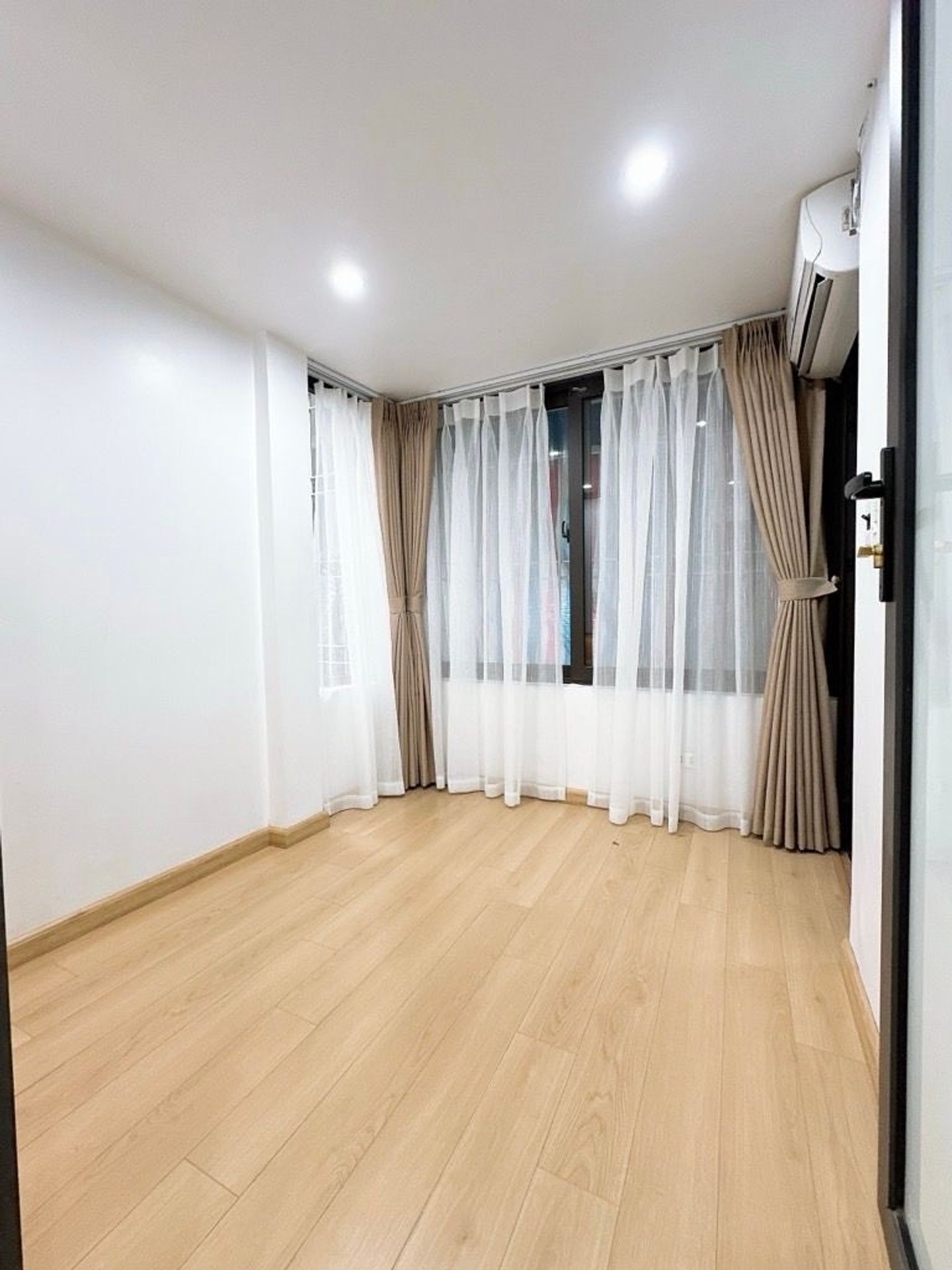 Bán nhà Kim Ngưu - diện tích 10m2 5 tầng - Lô góc, 2 mặt thoáng - giá 4,3 tỷ