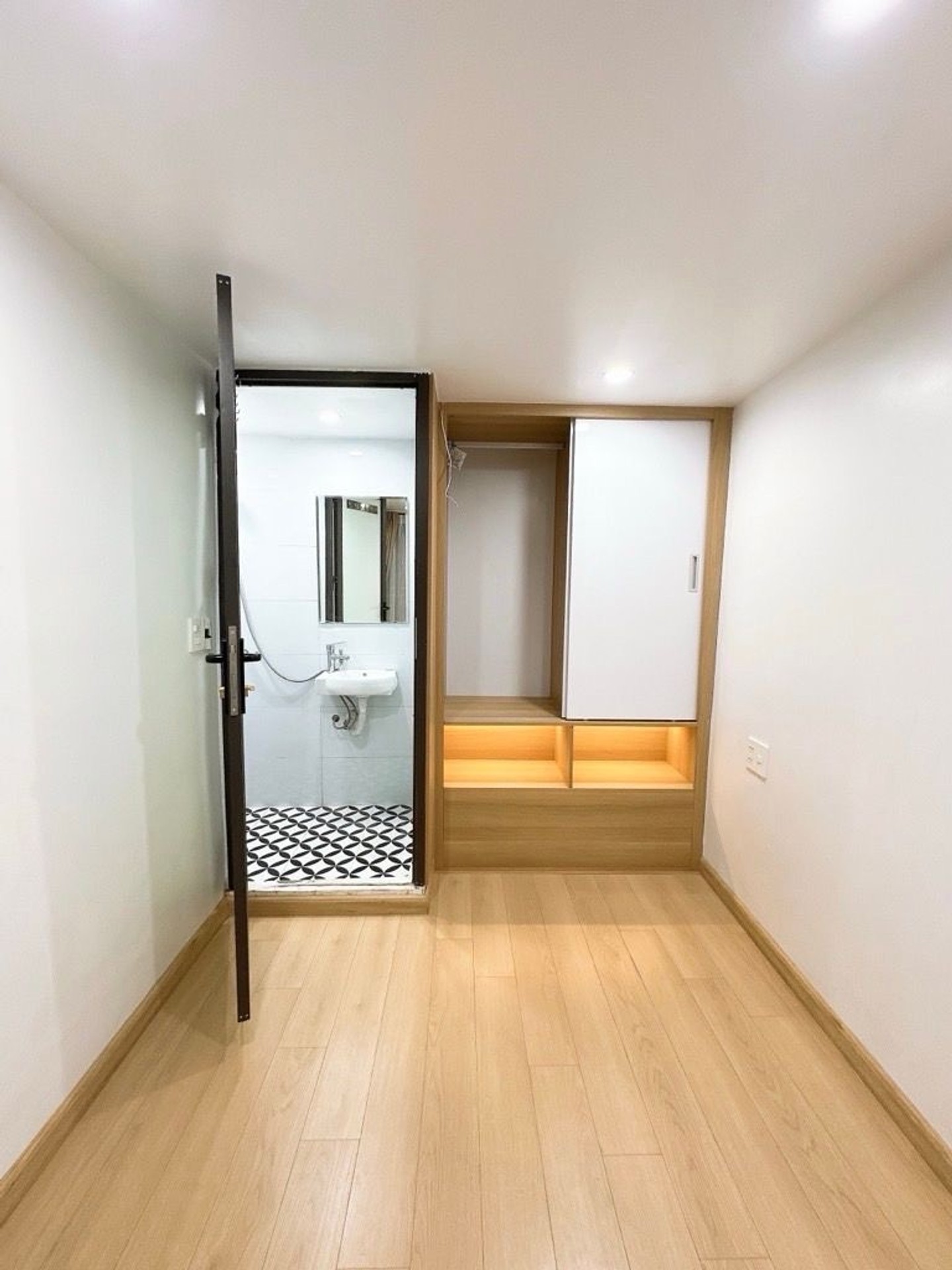Bán nhà Kim Ngưu - diện tích 10m2 5 tầng - Lô góc, 2 mặt thoáng - giá 4,3 tỷ