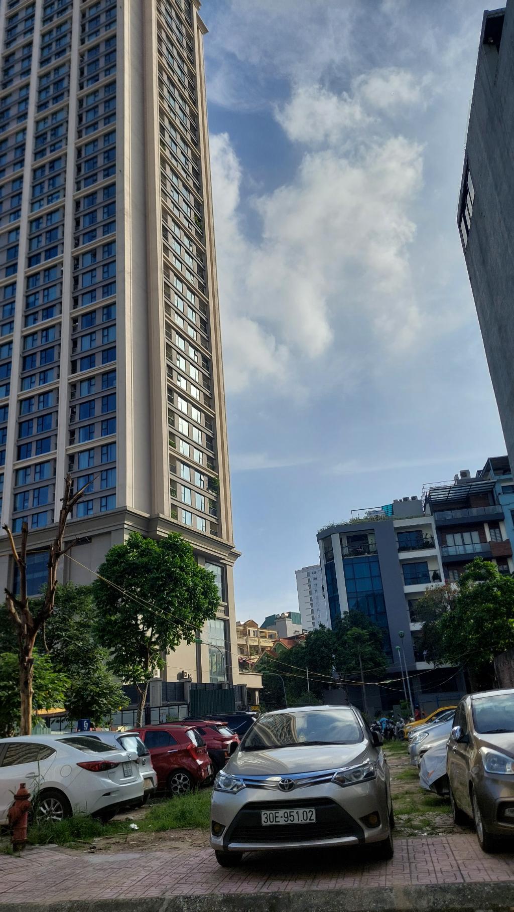 Bán nhà Nguyễn Trãi - diện tích 168m2 1 tầng - Lô góc 2 mặt tiền - giá 48,6 tỷ