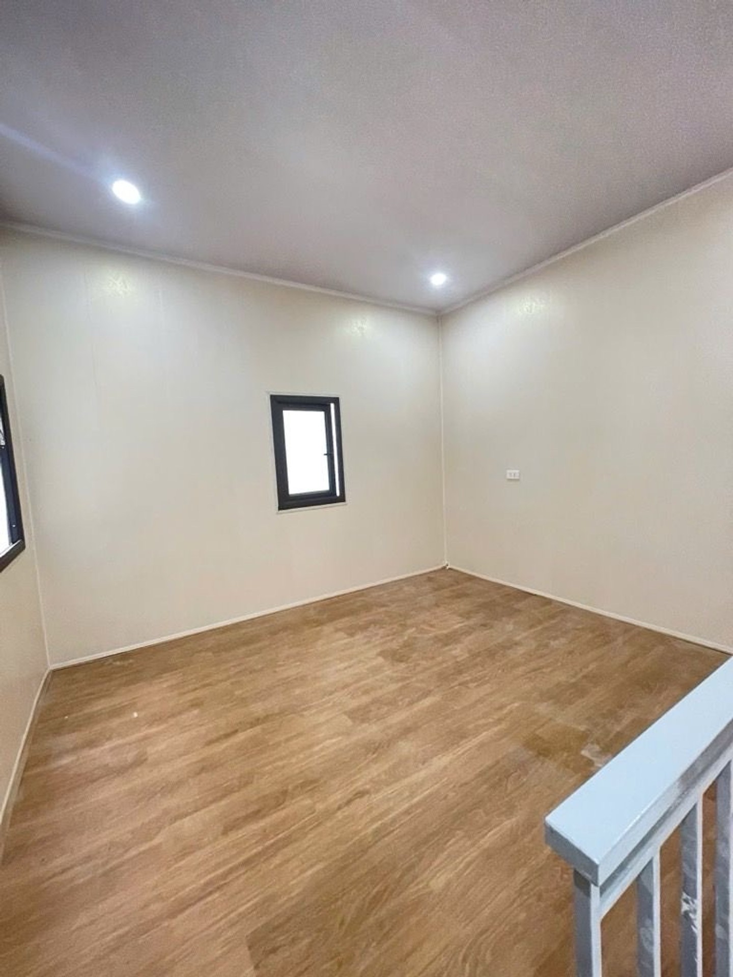 Bán nhà Hồng Mai - diện tích 11m2 4 tầng - gần ô tô - giá 2,2 tỷ