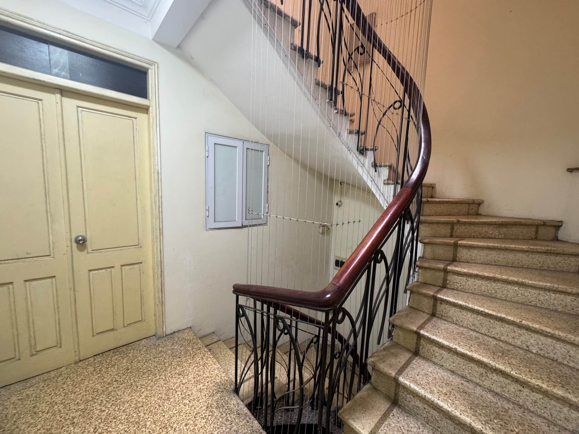 Bán nhà Nguyễn Khoái - diện tích 107m2 4 tầng - Mặt phố kinh doanh tốt - giá 29,9 tỷ