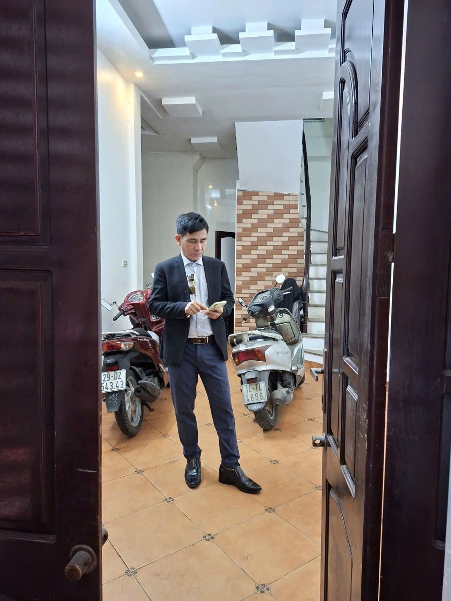 Bán nhà Hoàng Mai - diện tích 40m2 3 tầng - Nhà dân xây - giá 8,3 tỷ