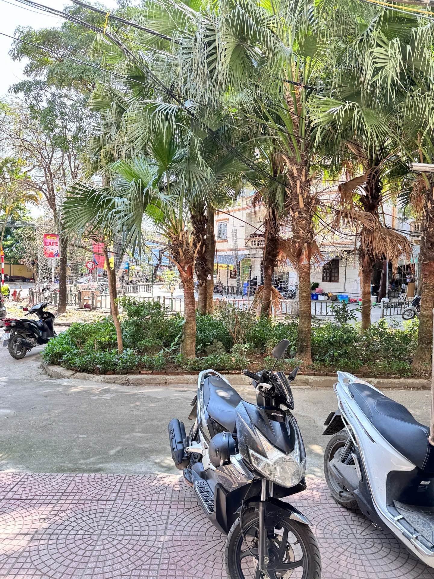 Bán nhà Đền Lừ 1 - diện tích 30m2 6 tầng - ô tô tránh - giá 15,8 tỷ