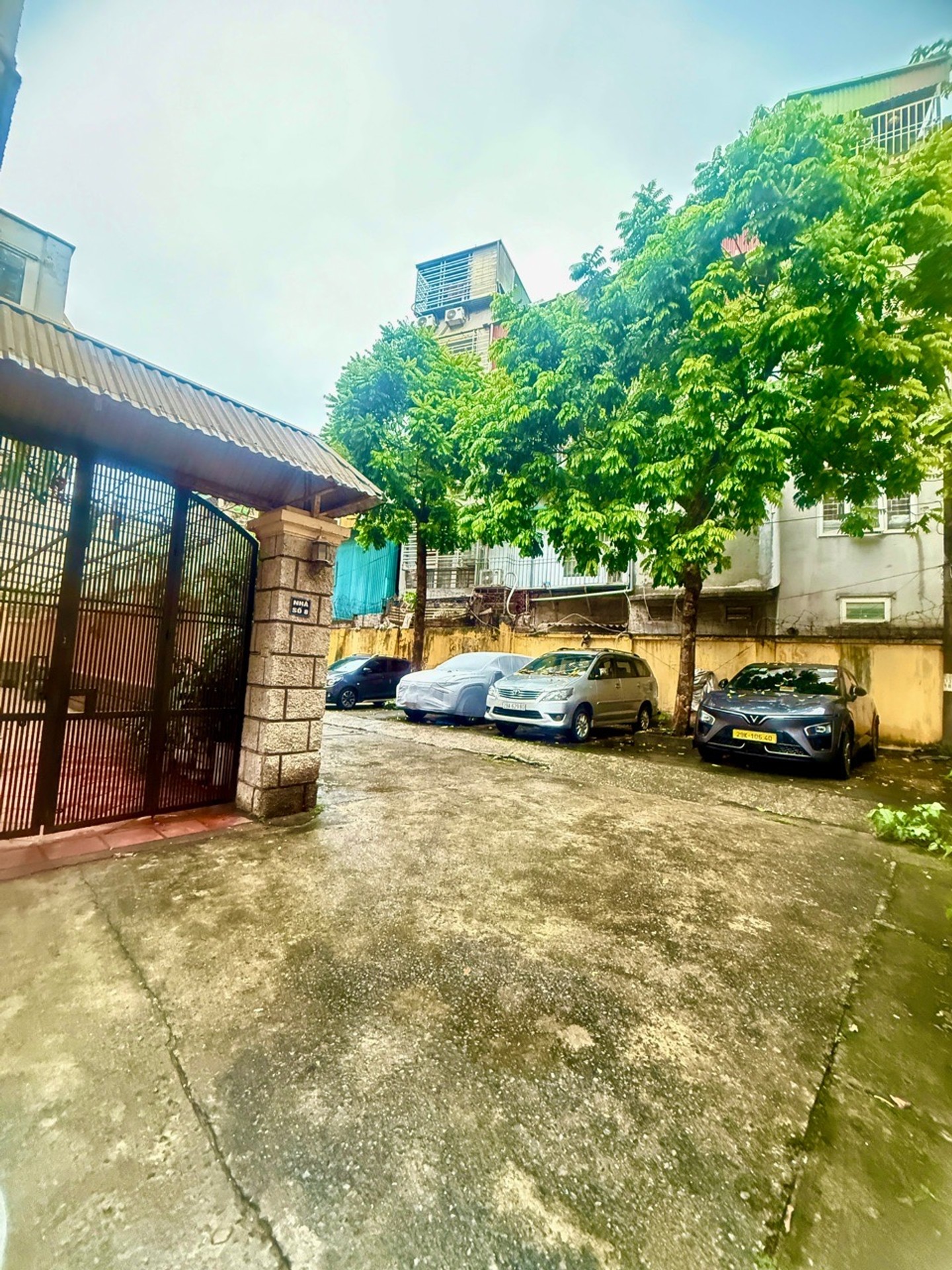 Bán nhà Hoàng Mai - diện tích 115m2 4 tầng - Ô tô tránh - giá 21,6 tỷ