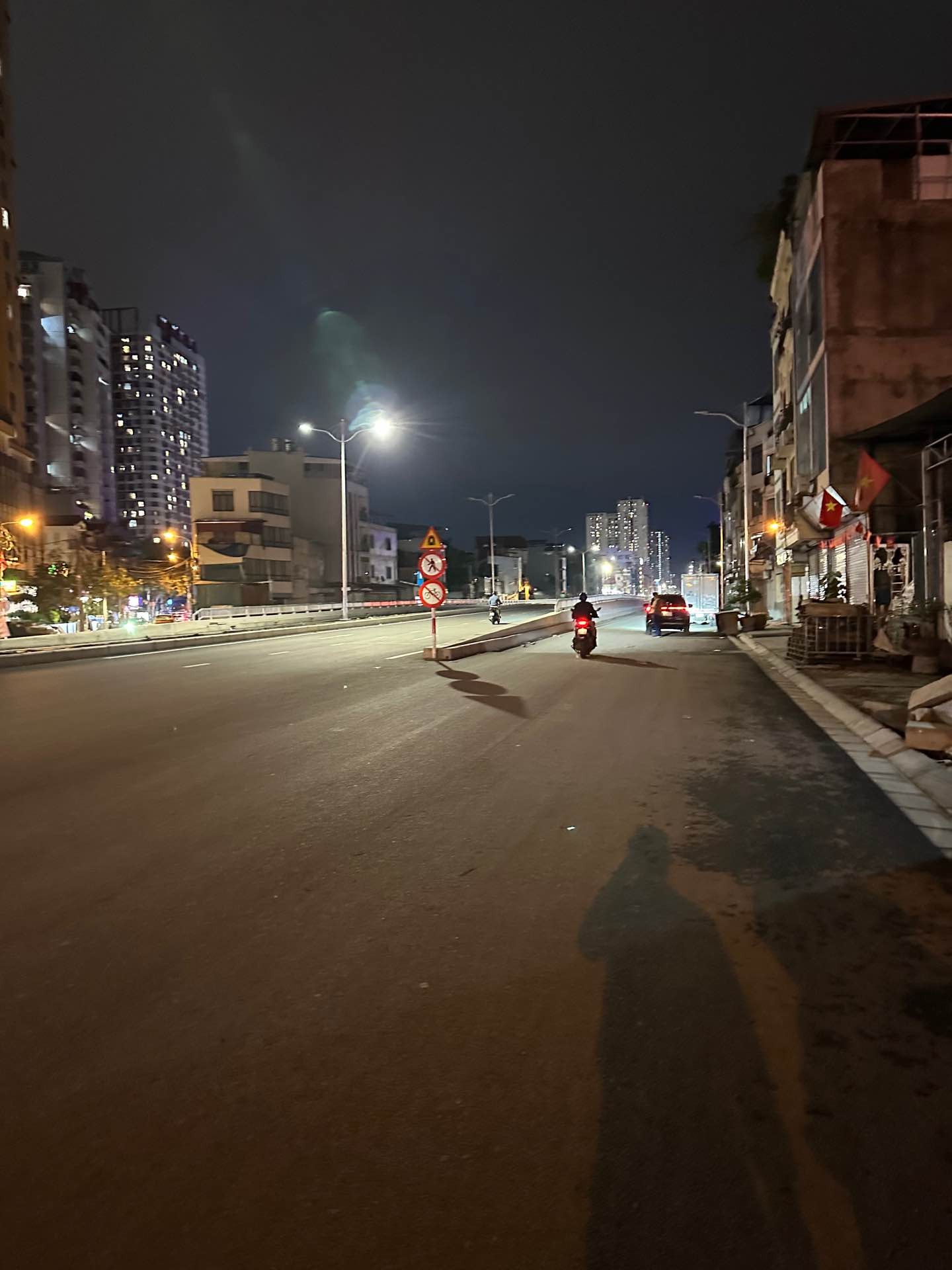 Bán nhà Định Công - diện tích 94m2 1 tầng - chỉ có 1 mặt tiền - giá 64 tỷ