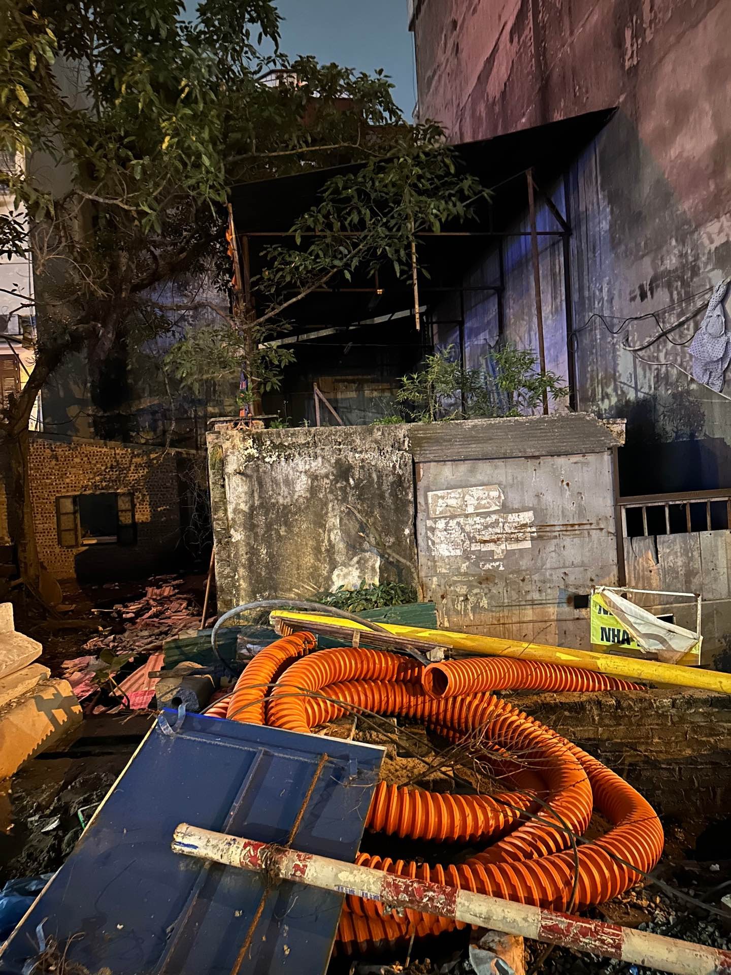 Bán nhà Định Công - diện tích 94m2 1 tầng - chỉ có 1 mặt tiền - giá 64 tỷ