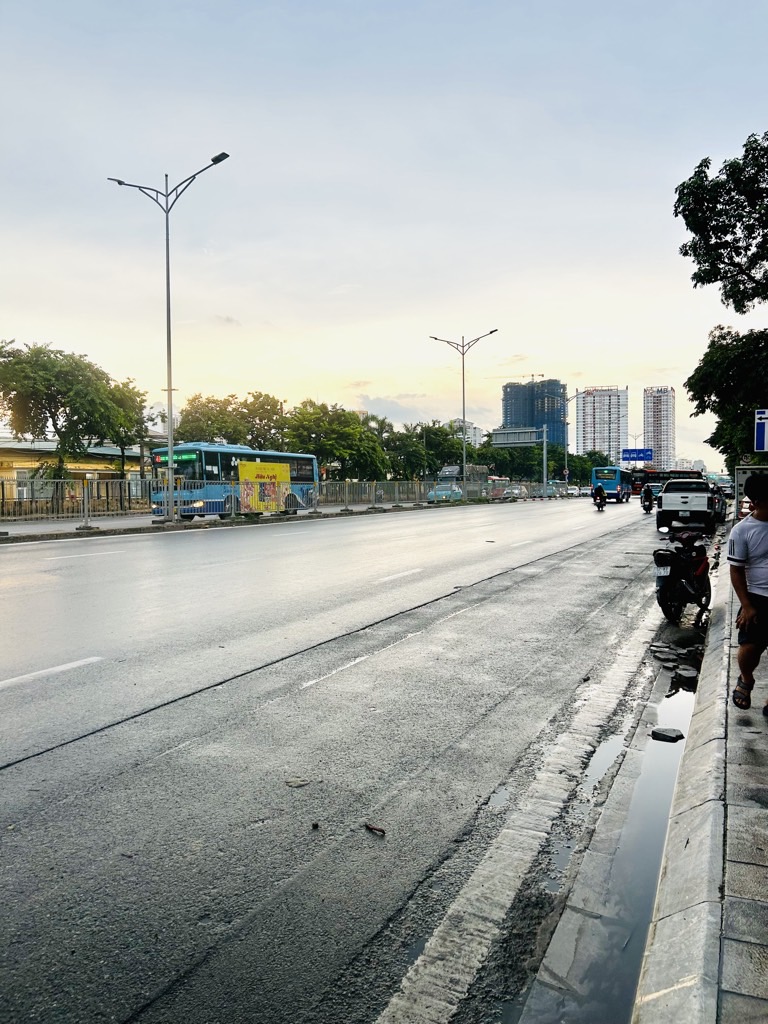 Bán nhà Giải Phóng - diện tích 92.6m2 6 tầng - Mặt phố kinh doanh sầm uất - giá 32 tỷ