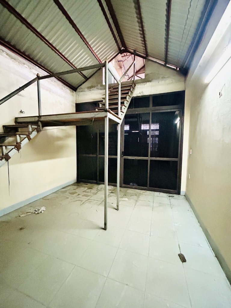 Bán nhà Giải Phóng - diện tích 92.6m2 6 tầng - Mặt phố kinh doanh sầm uất - giá 32 tỷ