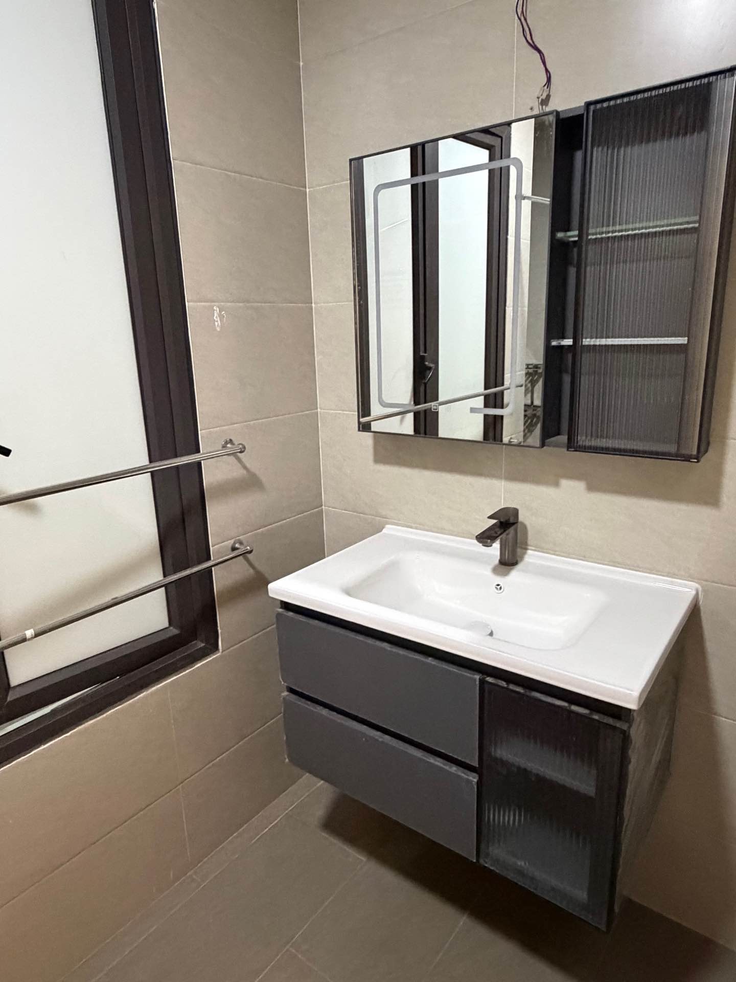 Bán nhà Tứ Liên - diện tích 51m2 8 tầng - Ô TÔ VÀO NHÀ - giá 25,3 tỷ