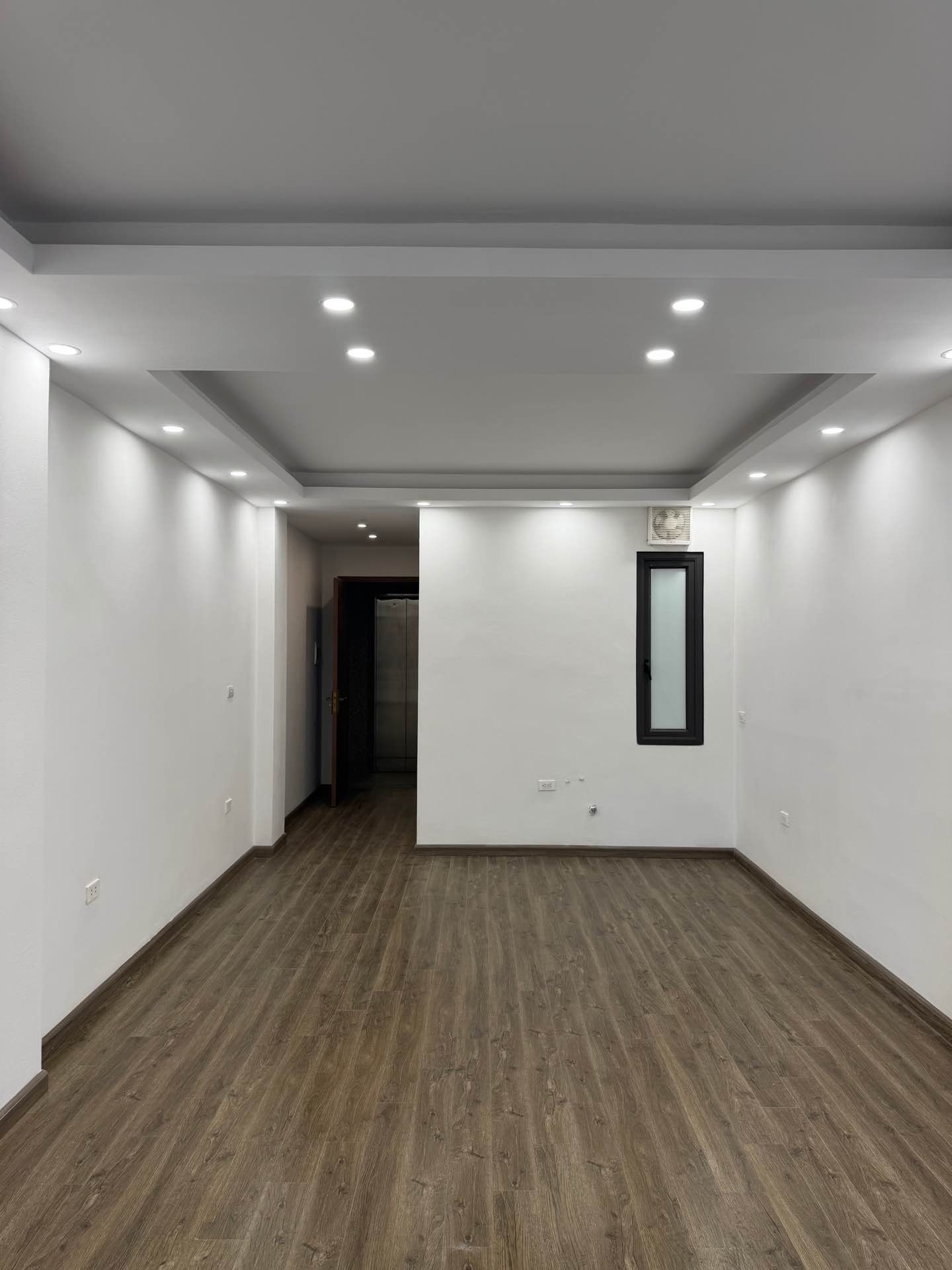 Bán nhà Tứ Liên - diện tích 51m2 8 tầng - Ô TÔ VÀO NHÀ - giá 25,3 tỷ