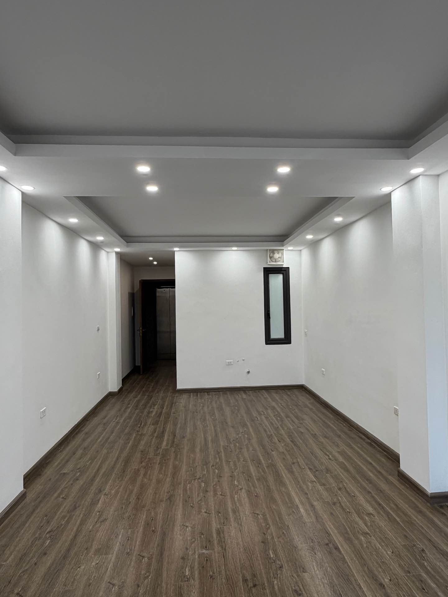 Bán nhà Tứ Liên - diện tích 51m2 8 tầng - Ô TÔ VÀO NHÀ - giá 25,3 tỷ