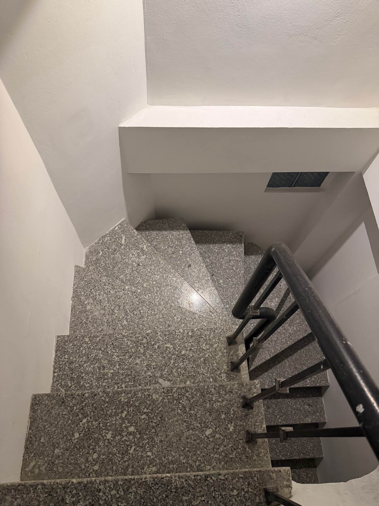 Bán nhà Tứ Liên - diện tích 51m2 8 tầng - Ô TÔ VÀO NHÀ - giá 25,3 tỷ