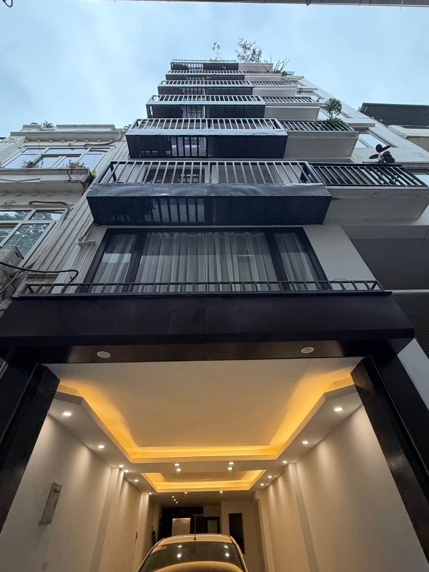 Bán nhà Tứ Liên - diện tích 51m2 8 tầng - Ô TÔ VÀO NHÀ - giá 25,3 tỷ