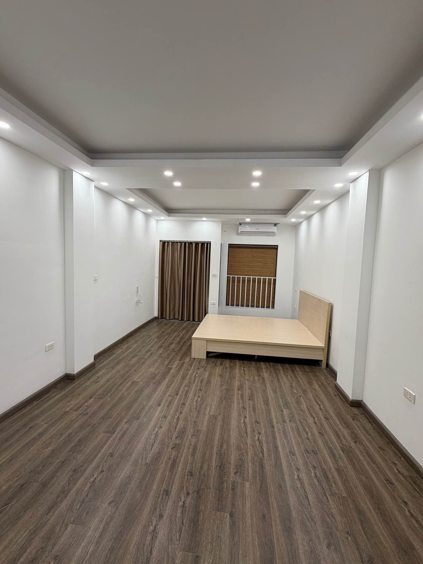 Bán nhà Tứ Liên - diện tích 51m2 8 tầng - Ô TÔ VÀO NHÀ - giá 25,3 tỷ