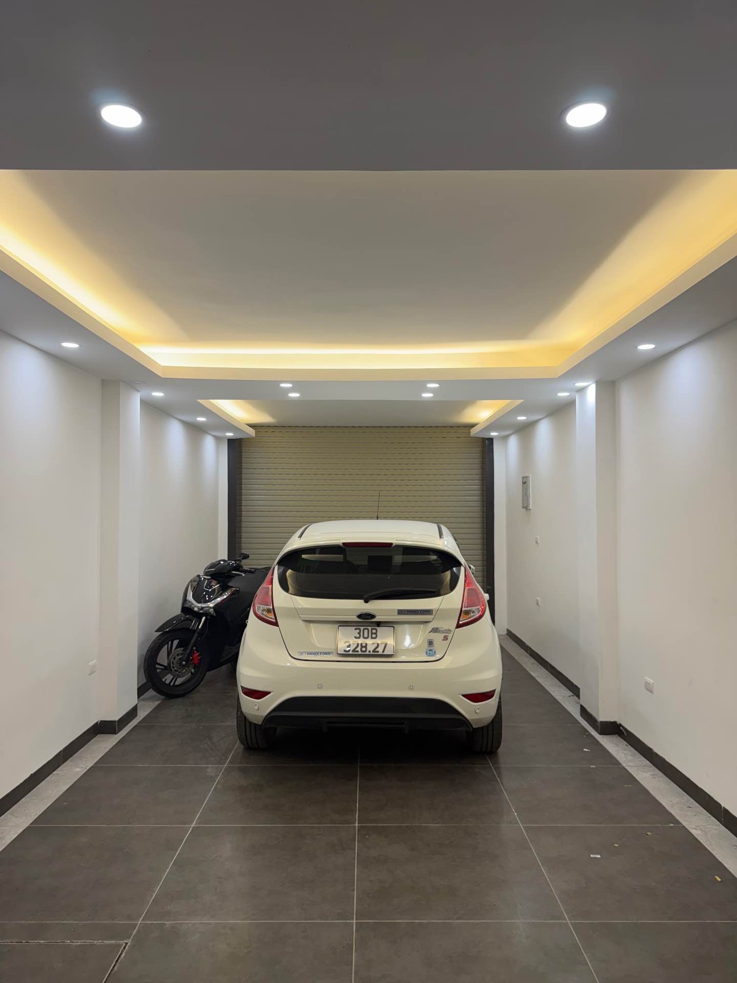 Bán nhà Tứ Liên - diện tích 51m2 8 tầng - Ô TÔ VÀO NHÀ - giá 25,3 tỷ