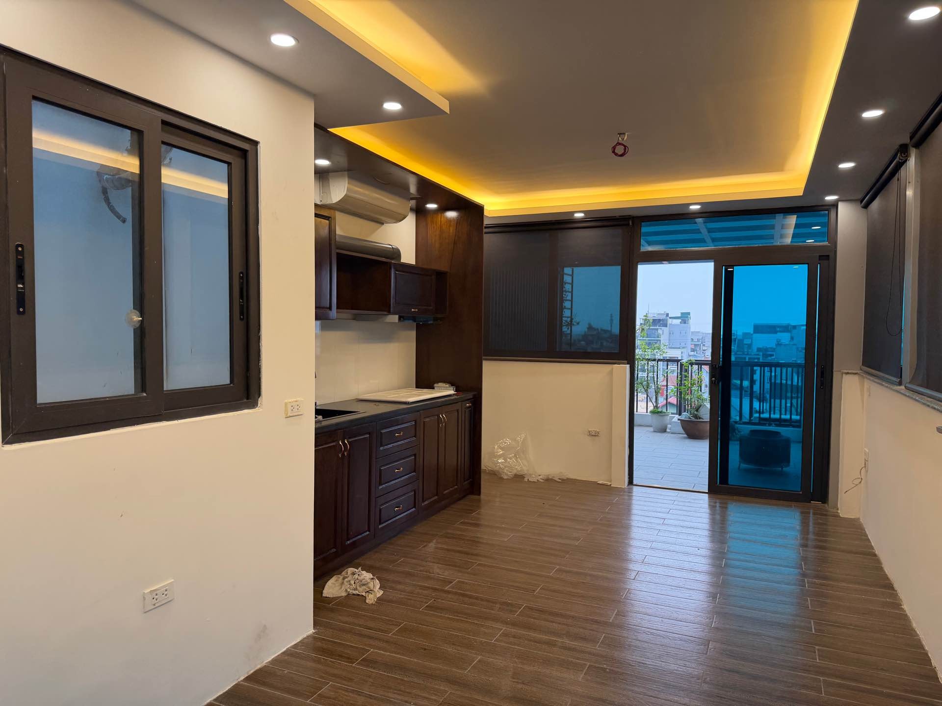 Bán nhà Tứ Liên - diện tích 51m2 8 tầng - Ô TÔ VÀO NHÀ - giá 25,3 tỷ