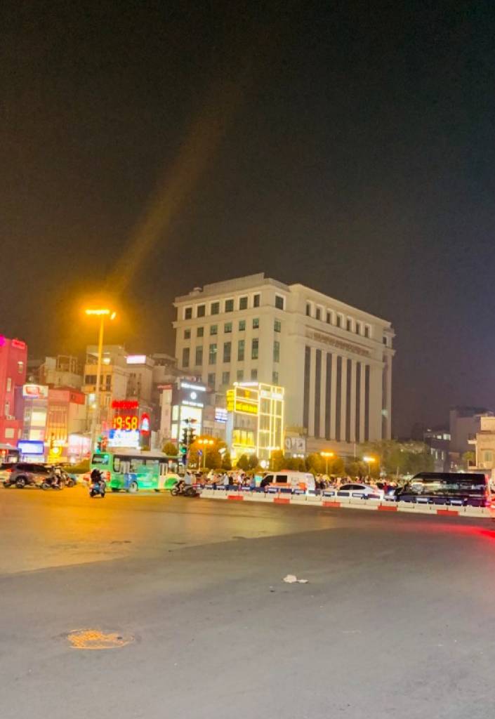 Bán nhà Đông Các - diện tích 52m2 5 tầng - Siêu Phẩm Mặt Phố - giá 39 tỷ