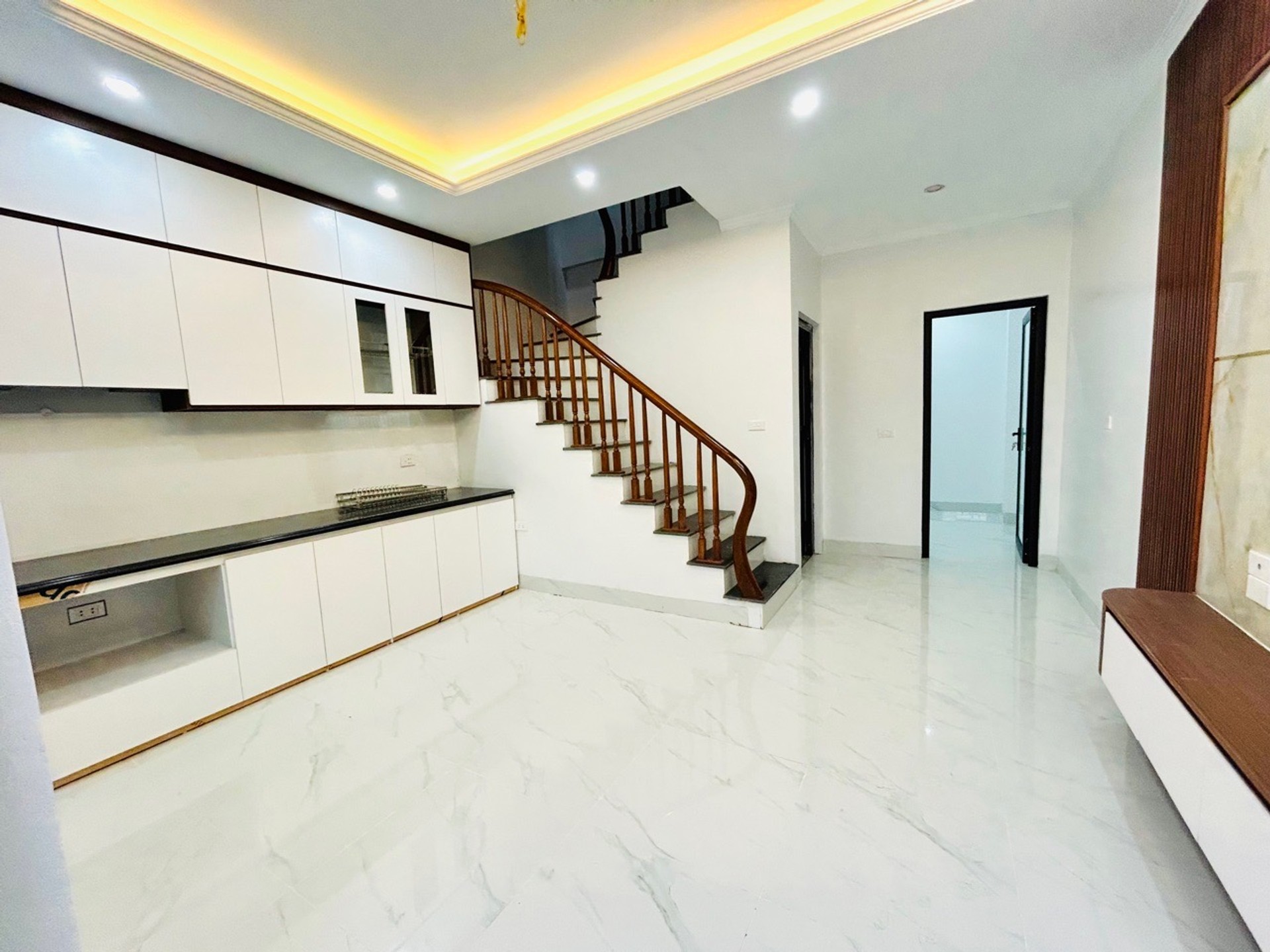 Bán nhà Thanh Lân - diện tích 30m2 3 tầng - gần ô tô - giá 3,3 tỷ