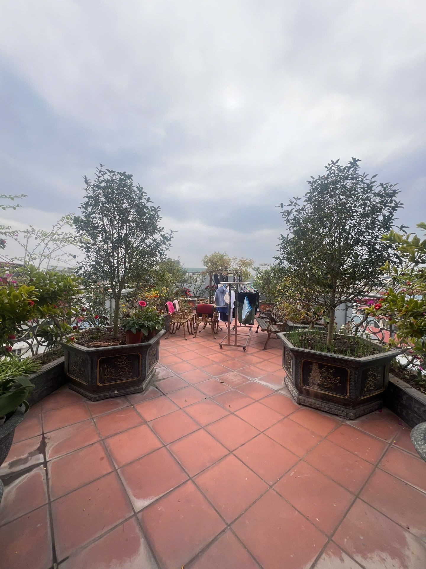 Bán nhà Hồng Hà - diện tích 307m2 9 tầng - Ngõ 3 ô tô tránh - giá 180 tỷ