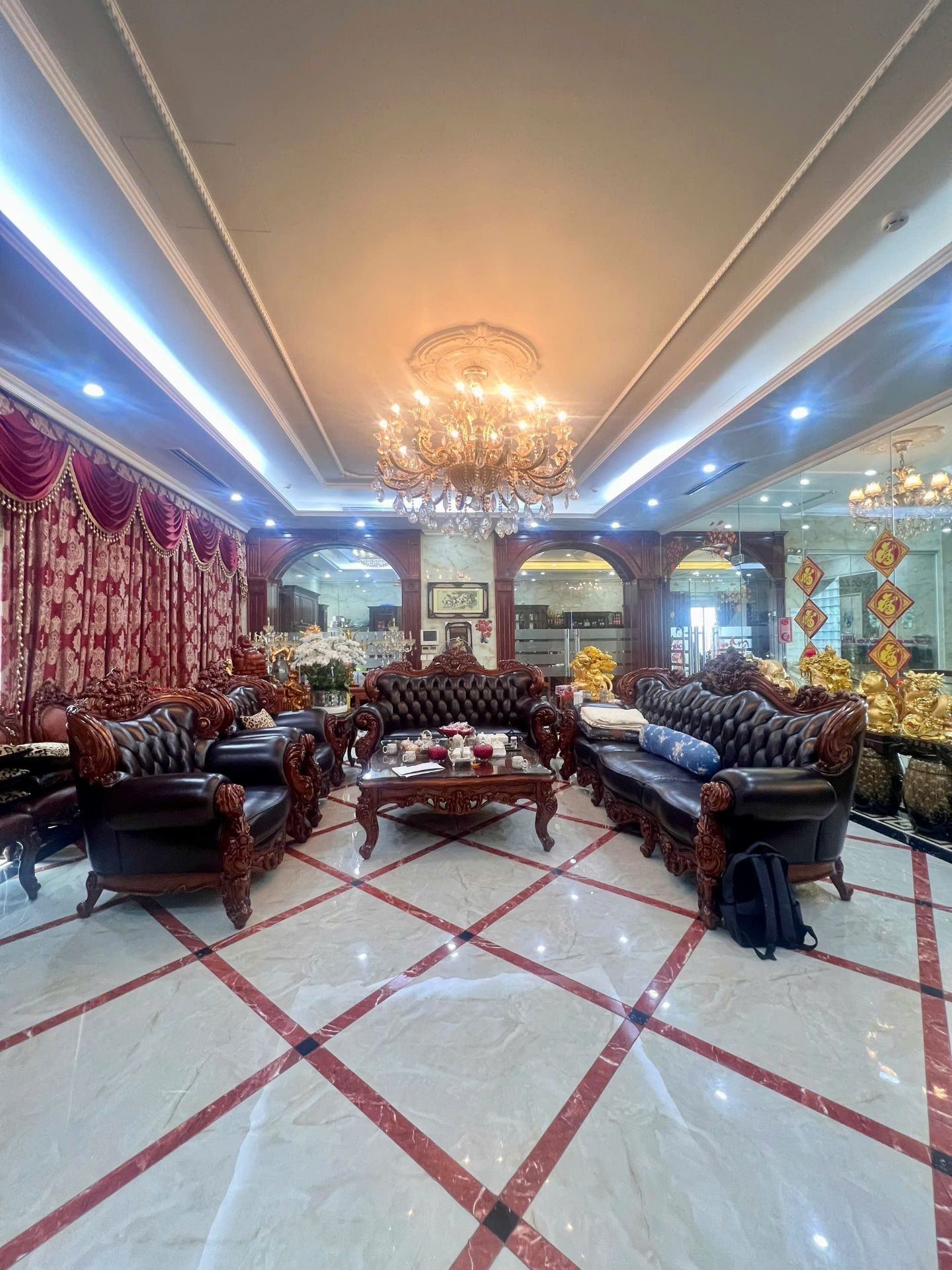 Bán nhà Hồng Hà - diện tích 307m2 9 tầng - Ngõ 3 ô tô tránh - giá 180 tỷ