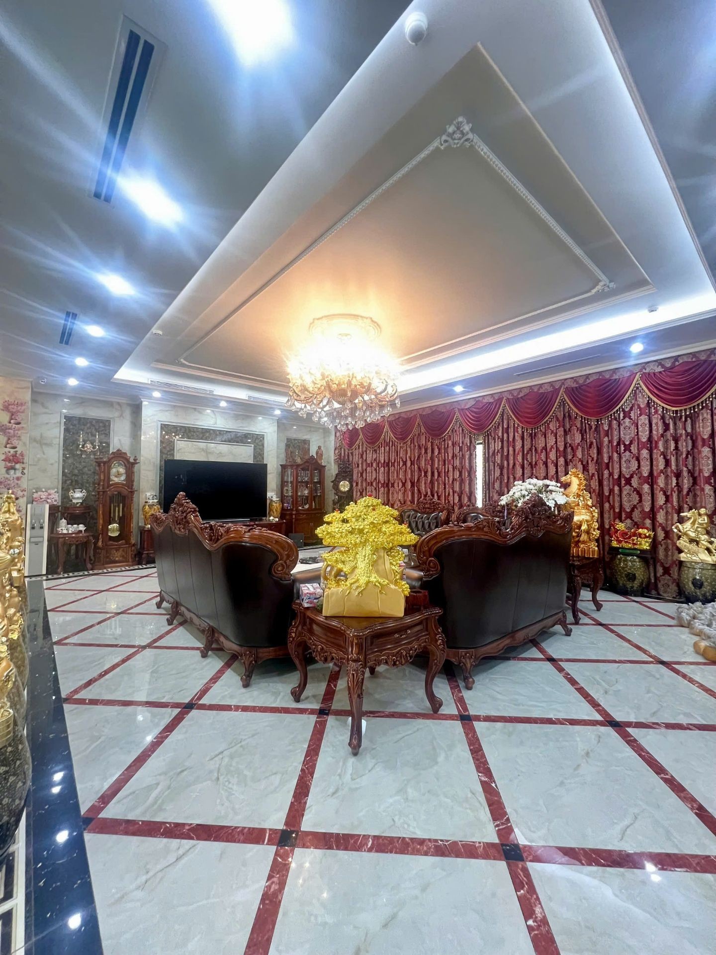 Bán nhà Hồng Hà - diện tích 307m2 9 tầng - Ngõ 3 ô tô tránh - giá 180 tỷ