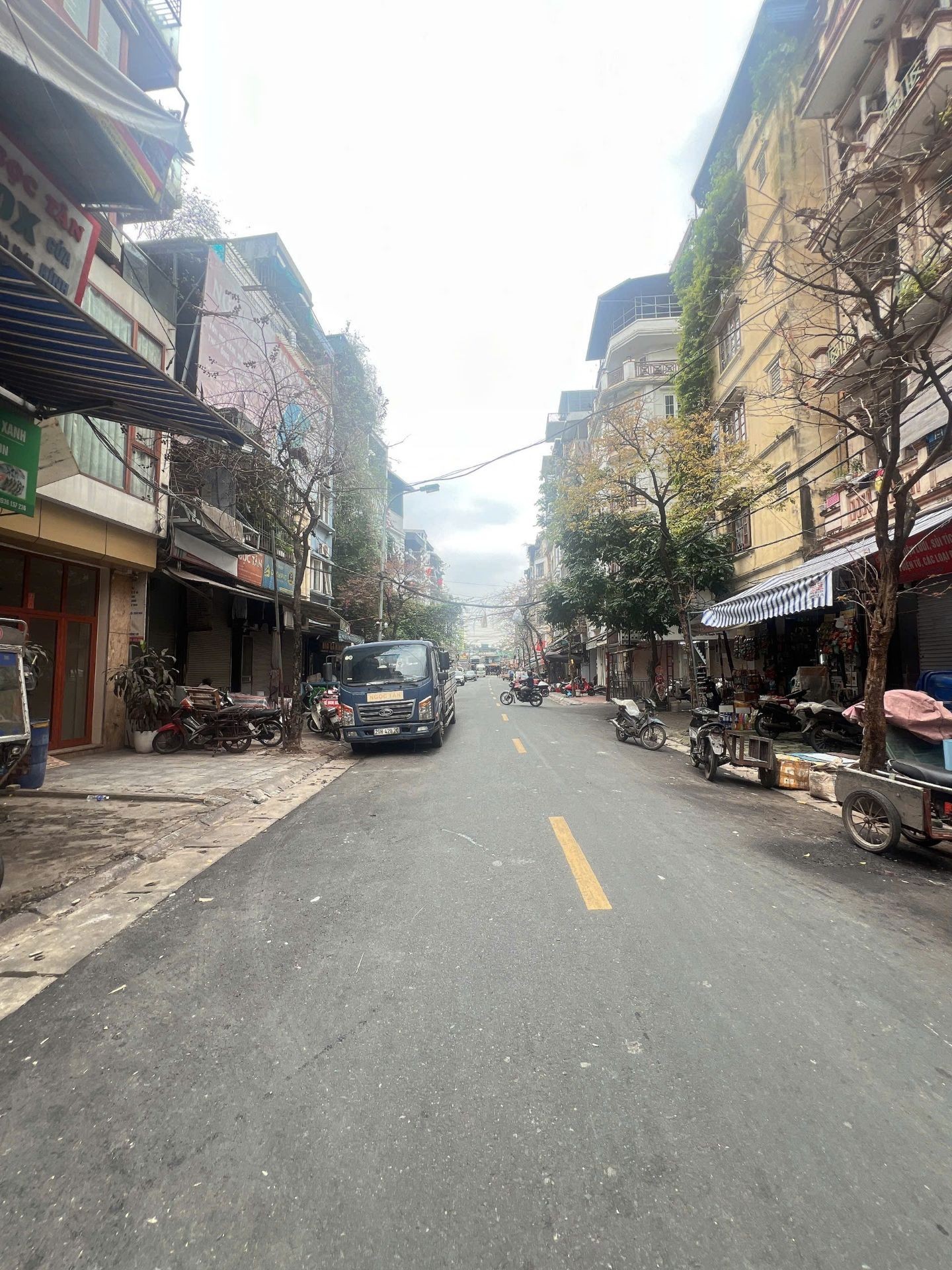 Bán nhà Hồng Hà - diện tích 307m2 9 tầng - Ngõ 3 ô tô tránh - giá 180 tỷ