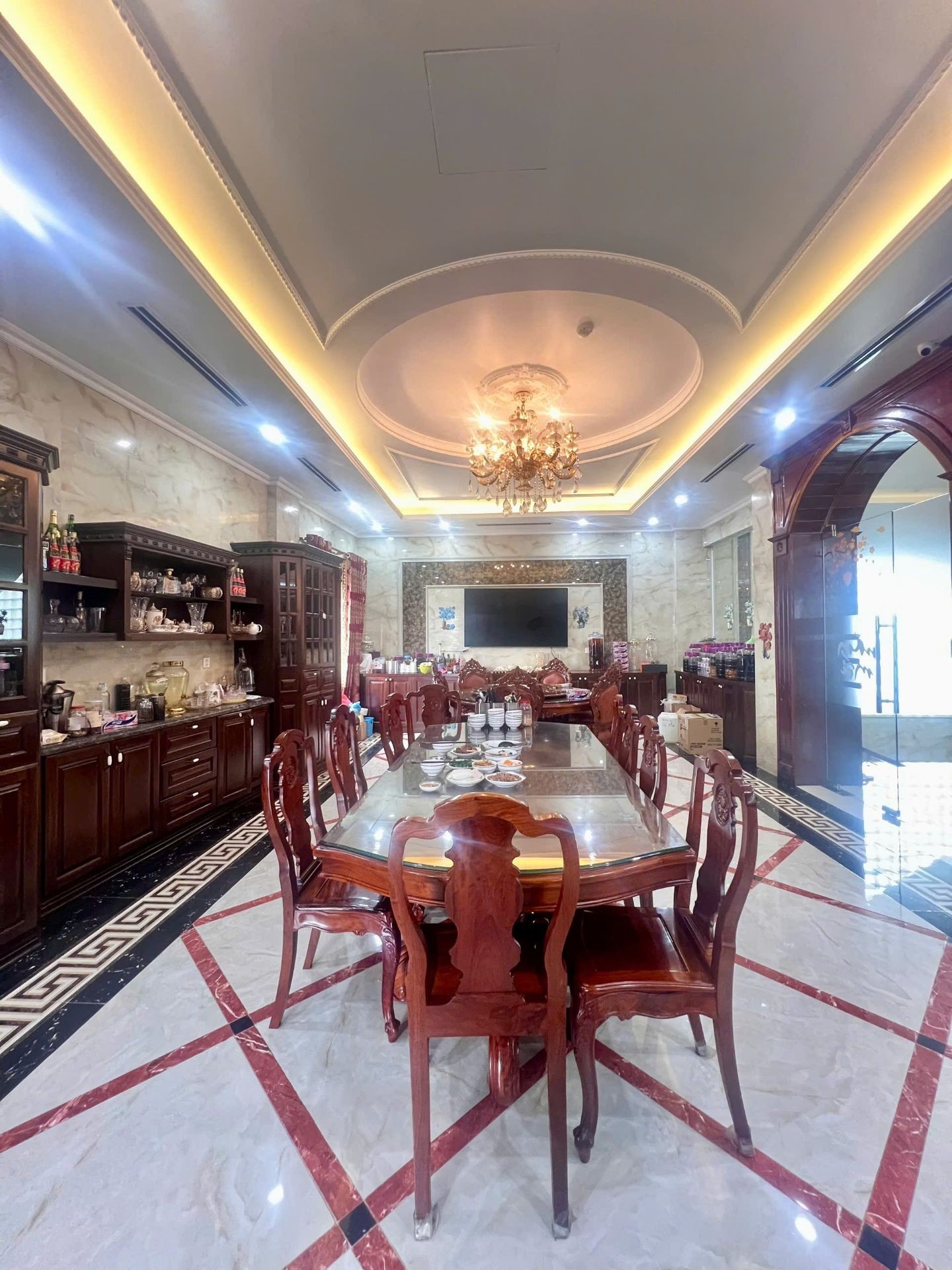 Bán nhà Hồng Hà - diện tích 307m2 9 tầng - Ngõ 3 ô tô tránh - giá 180 tỷ