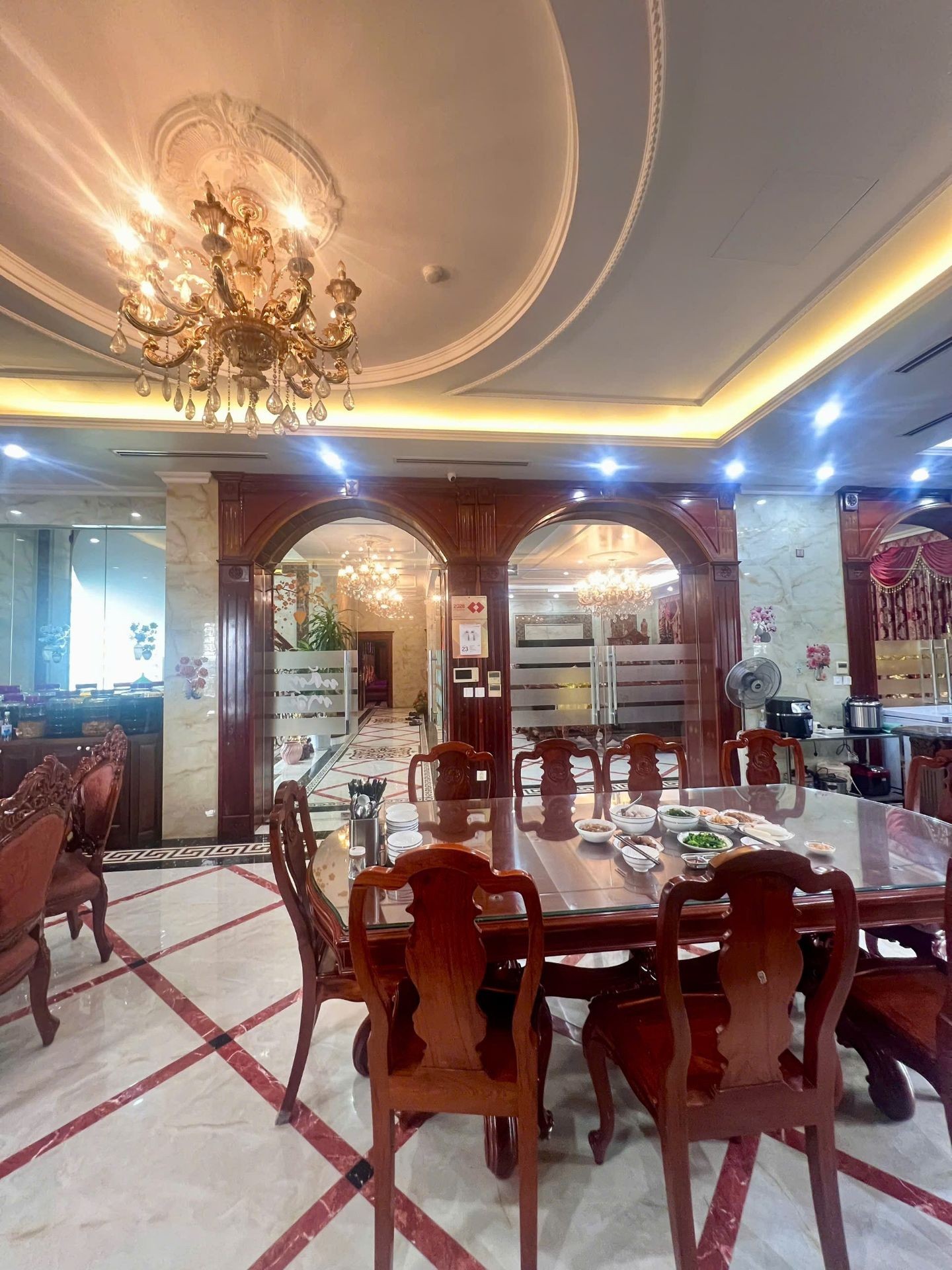 Bán nhà Hồng Hà - diện tích 307m2 9 tầng - Ngõ 3 ô tô tránh - giá 180 tỷ