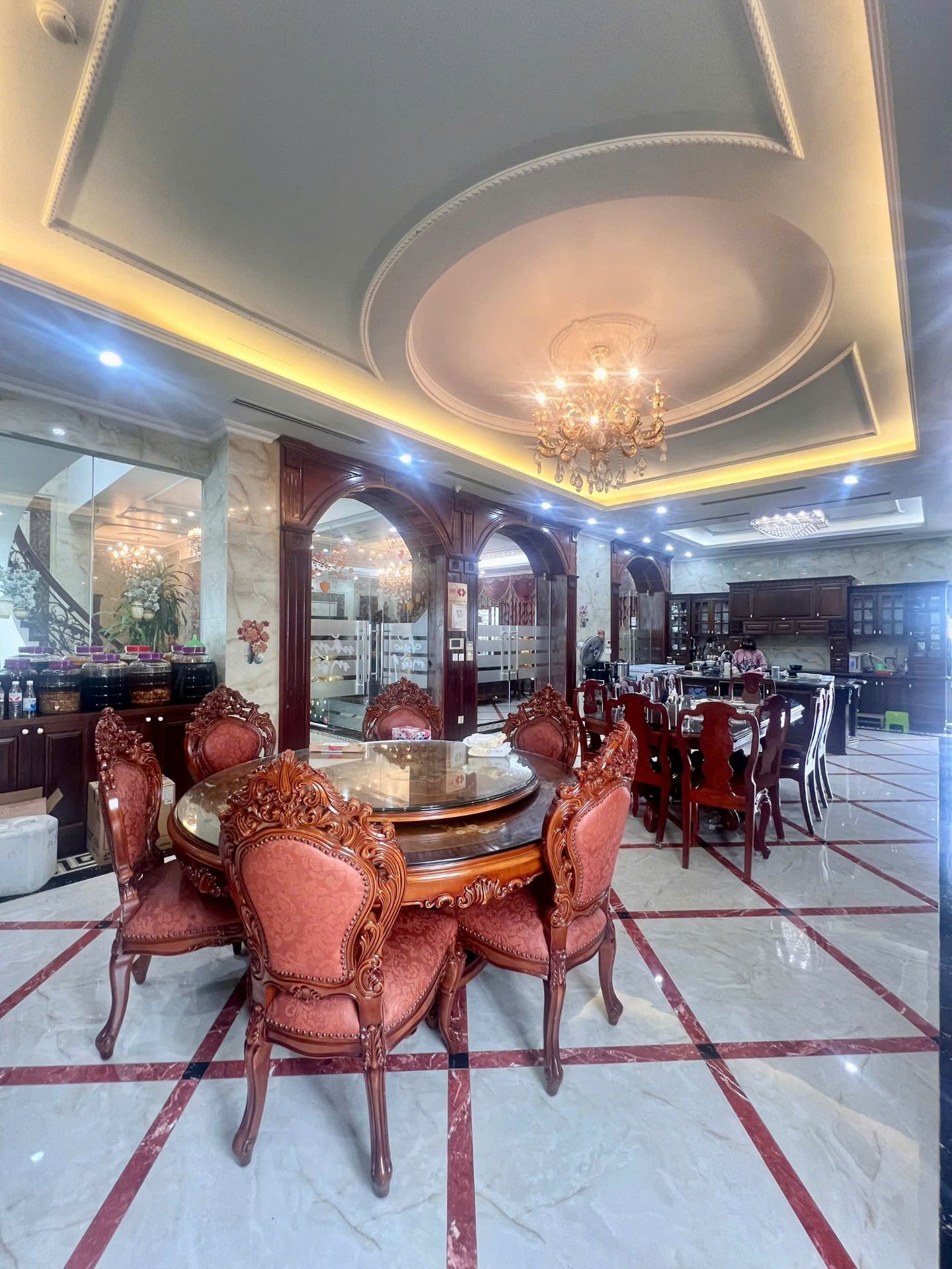 Bán nhà Hồng Hà - diện tích 307m2 9 tầng - Ngõ 3 ô tô tránh - giá 180 tỷ