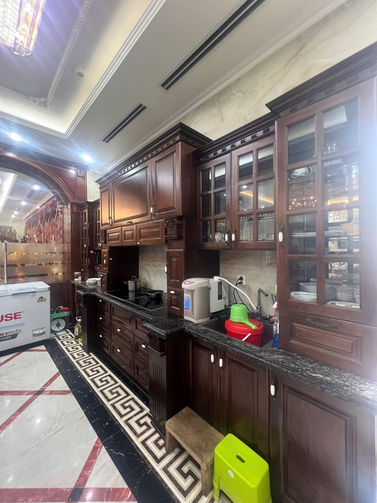 Bán nhà Hồng Hà - diện tích 307m2 9 tầng - Ngõ 3 ô tô tránh - giá 180 tỷ