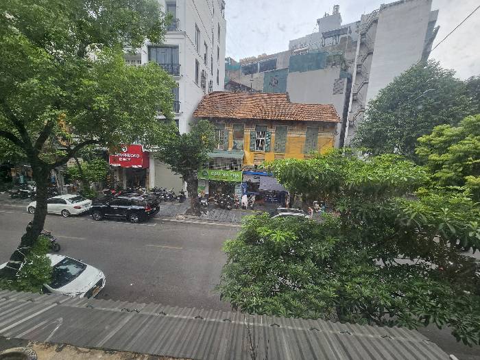 Bán nhà Lê Văn Hưu - diện tích 93m2 2 tầng - Nhà đẹp hiếm có - giá 28 tỷ