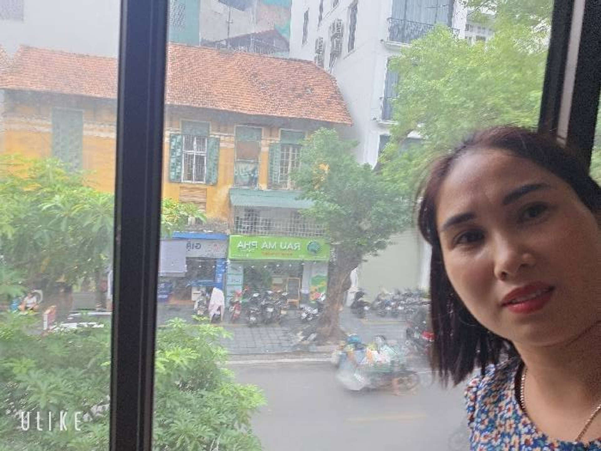 Bán nhà Lê Văn Hưu - diện tích 93m2 2 tầng - Nhà đẹp hiếm có - giá 28 tỷ