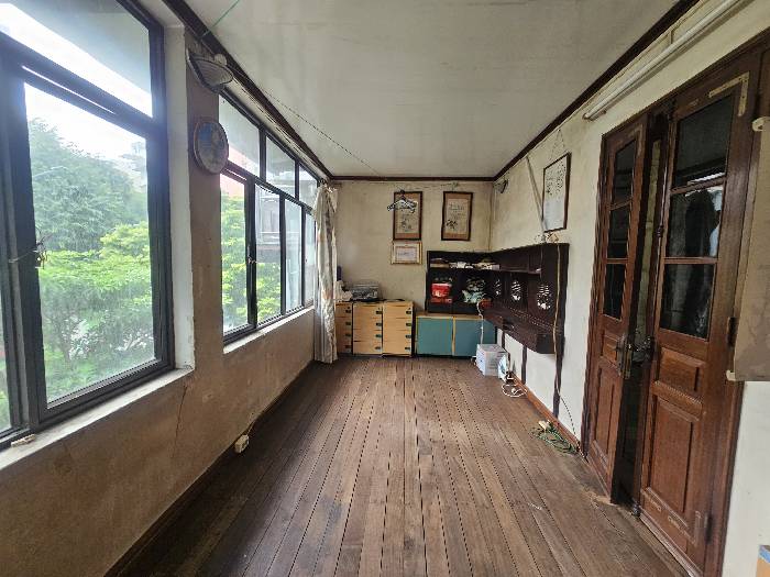 Bán nhà Lê Văn Hưu - diện tích 93m2 2 tầng - Nhà đẹp hiếm có - giá 28 tỷ