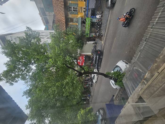 Bán nhà Lê Văn Hưu - diện tích 93m2 2 tầng - Nhà đẹp hiếm có - giá 28 tỷ