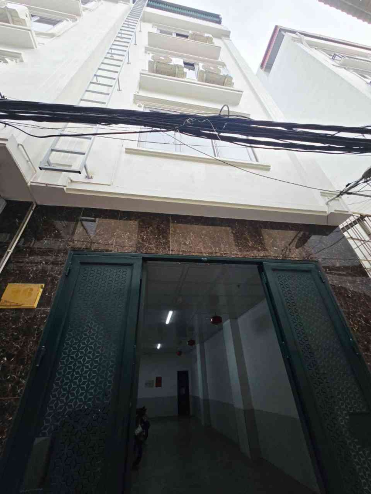 Bán nhà Giáp Bát - diện tích 77m2 5 tầng - Căn hộ CCMN thang máy sát ô tô trung tâm - giá 18,5 tỷ