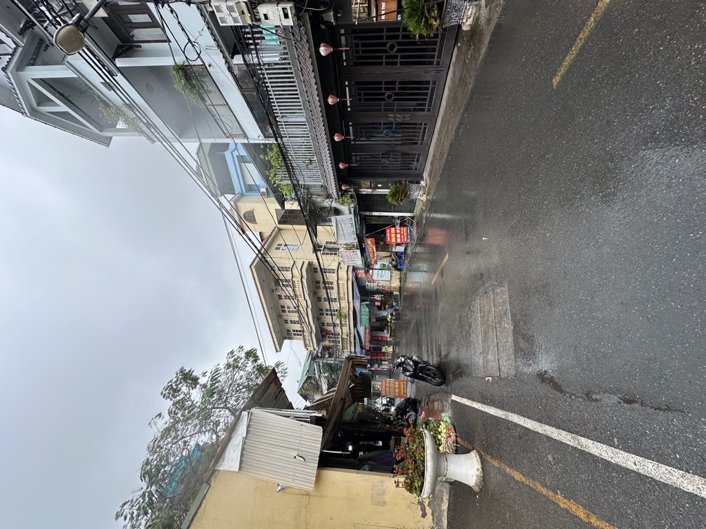 Bán nhà Mai Động - diện tích 160m2 3 tầng - Mặt phố lô góc 3 thoáng - giá 30 tỷ