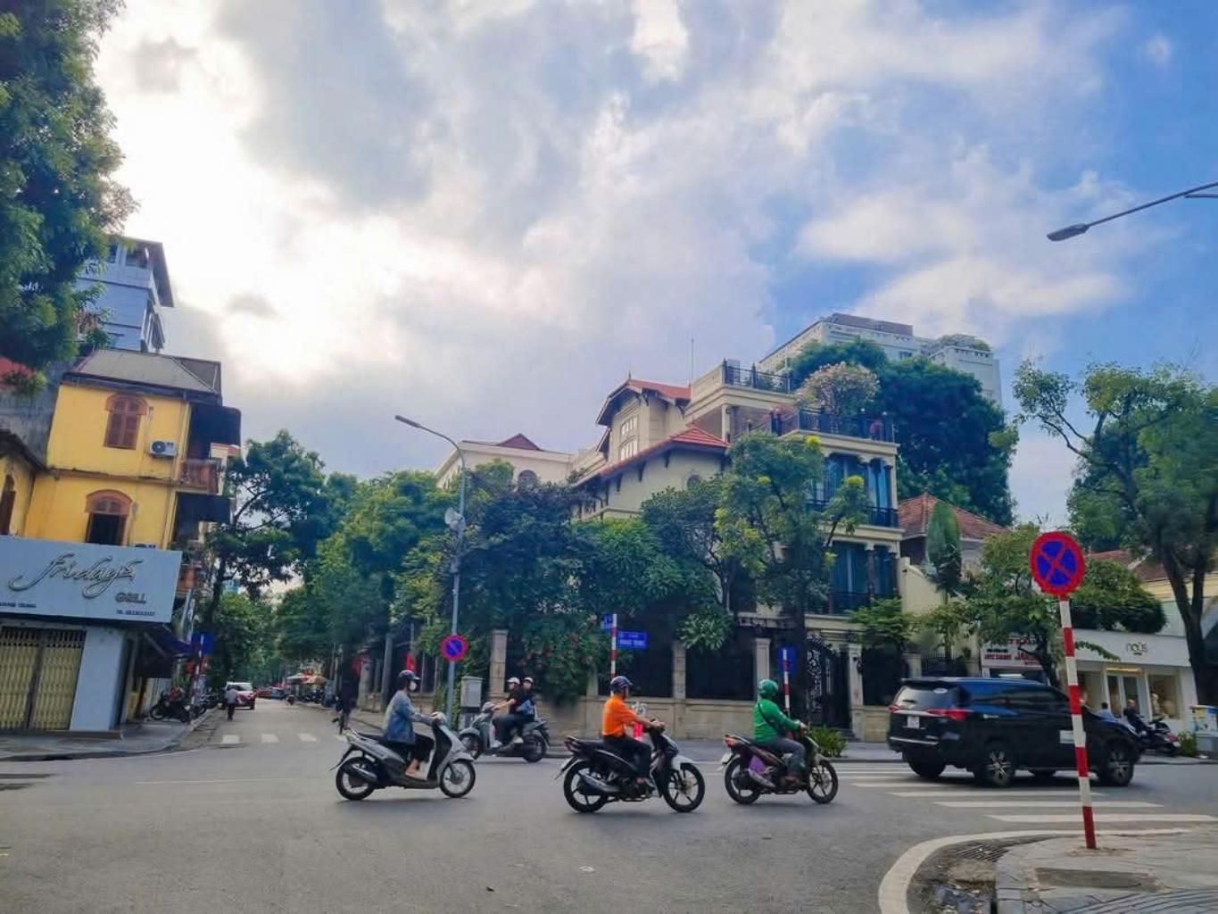 Bán nhà Trần Quốc Toản - diện tích 100m2 4 tầng - Mặt phố cổ VIP - giá 79 tỷ