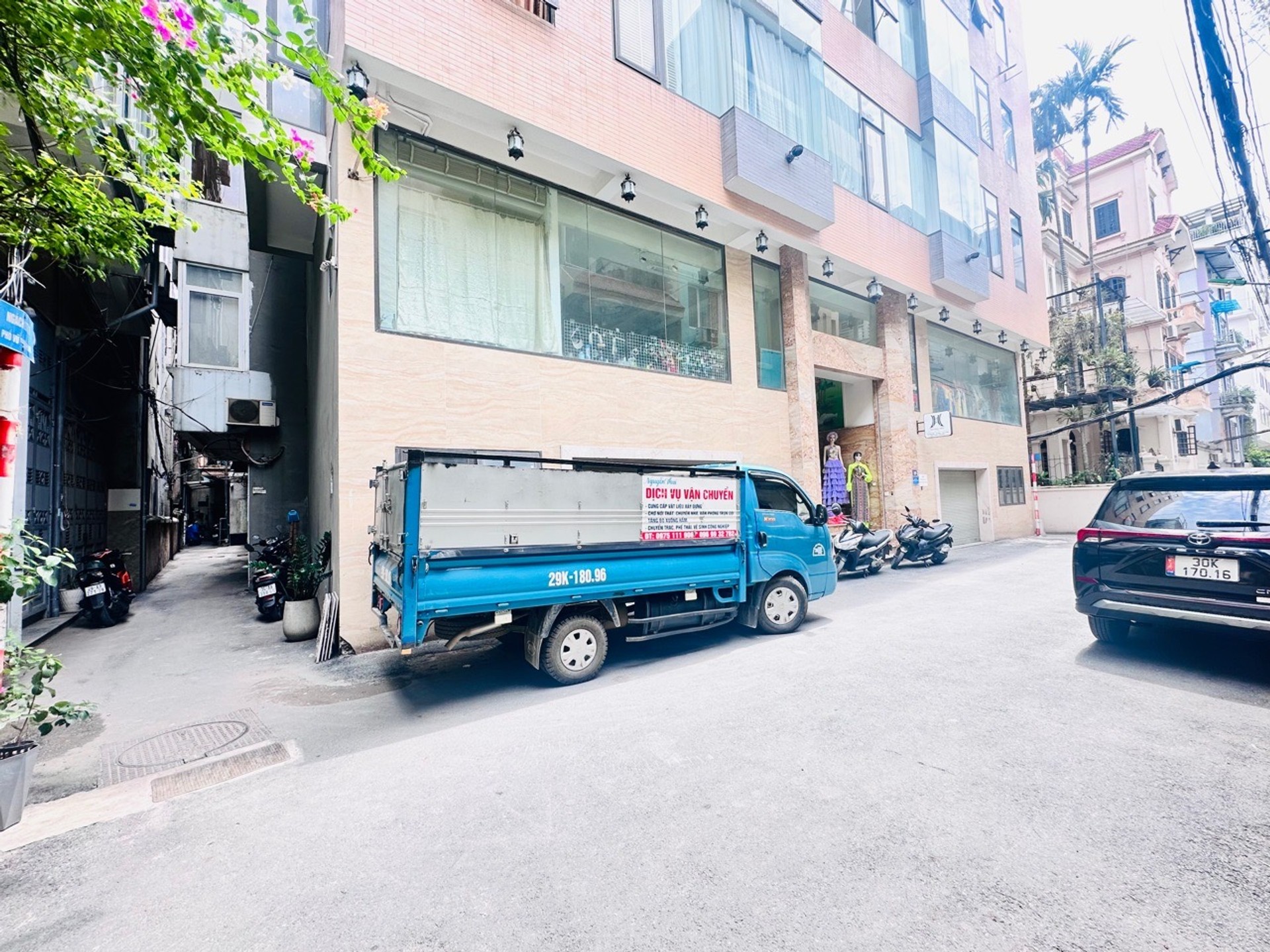 Bán nhà Vũ Tông Phan - diện tích 40m2 6 tầng - Ô TÔ VÀO NHÀ - giá 12,6 tỷ