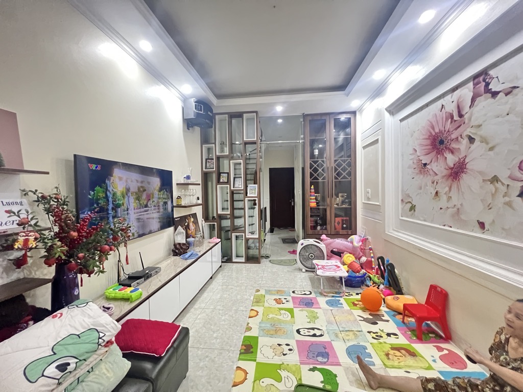 Bán nhà Định Công Thượng - diện tích 36m2 5 tầng - nhà mới chắc chắn, thoáng trước sau - giá 12,6 tỷ